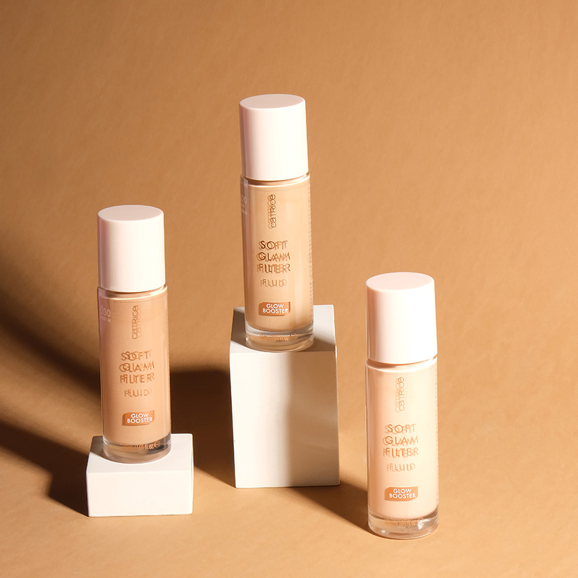 Флюид для лица CATRICE SOFT GLAM FILTER с эффектом мягкого свечения тон 020 Light Medium