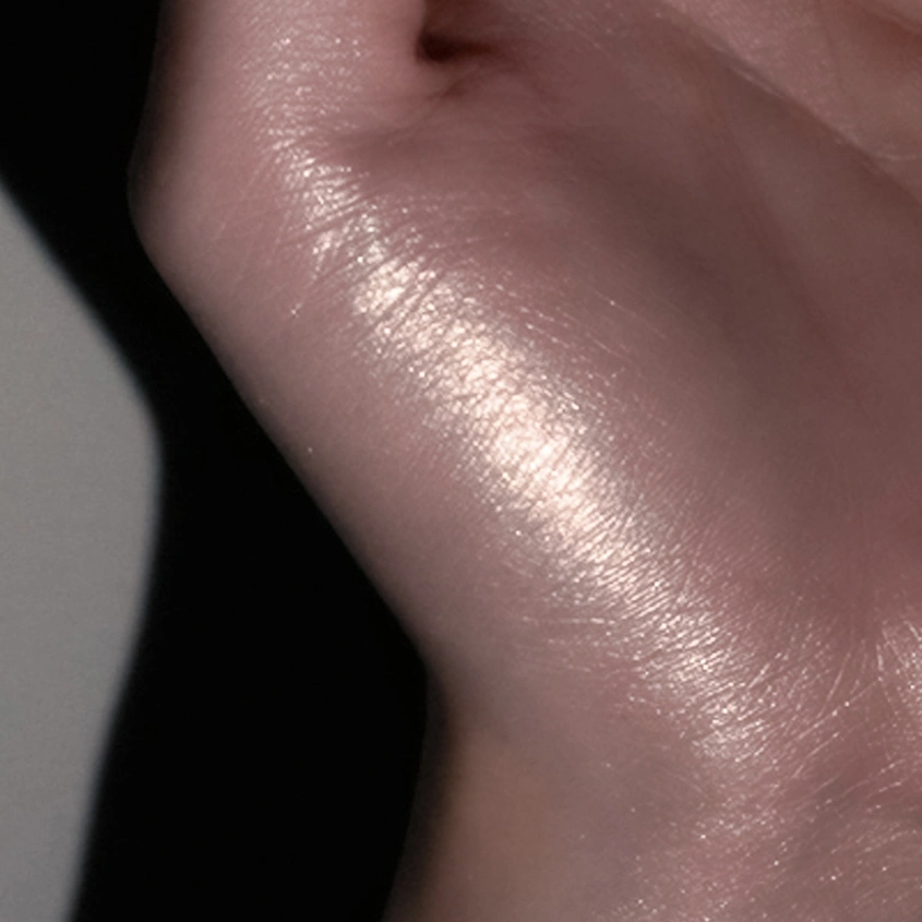 Хайлайтер для лица `FWEE` GLITZ STONE HIGHLIGHTER для сияния кожи тон HL11 royal topaz