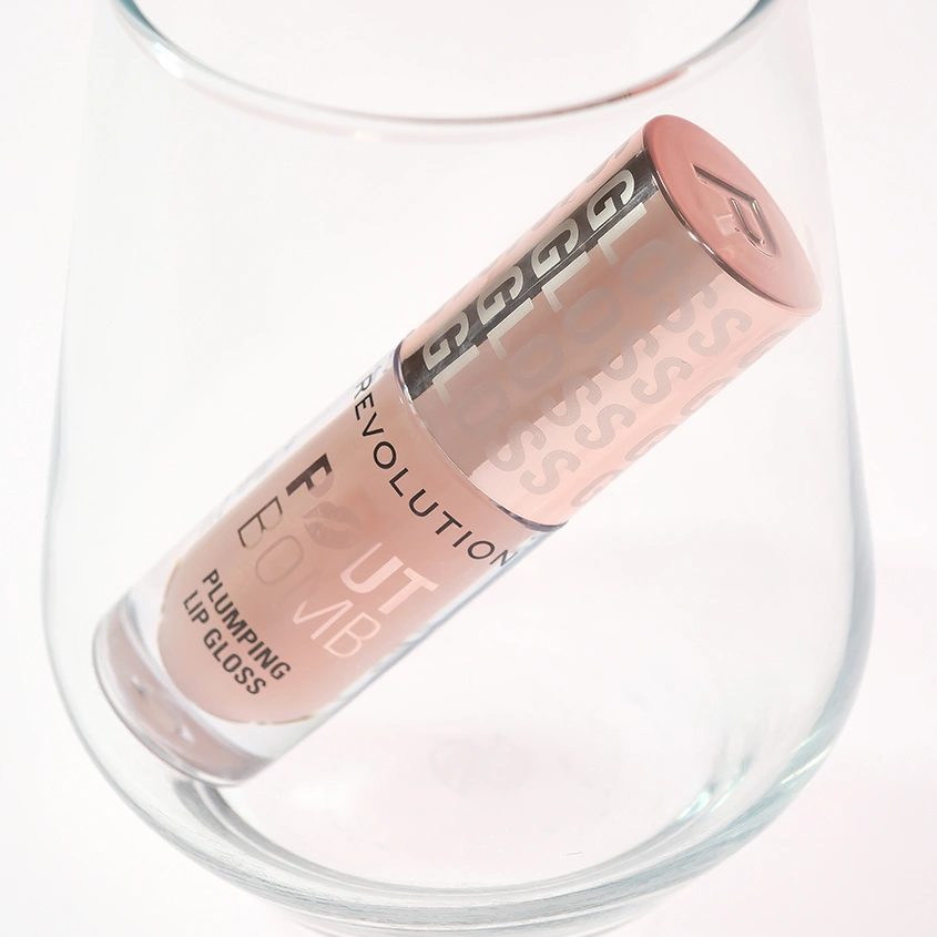 Блеск для губ `REVOLUTION` POUT BOMB с эффектом объема тон Milky sheer holo