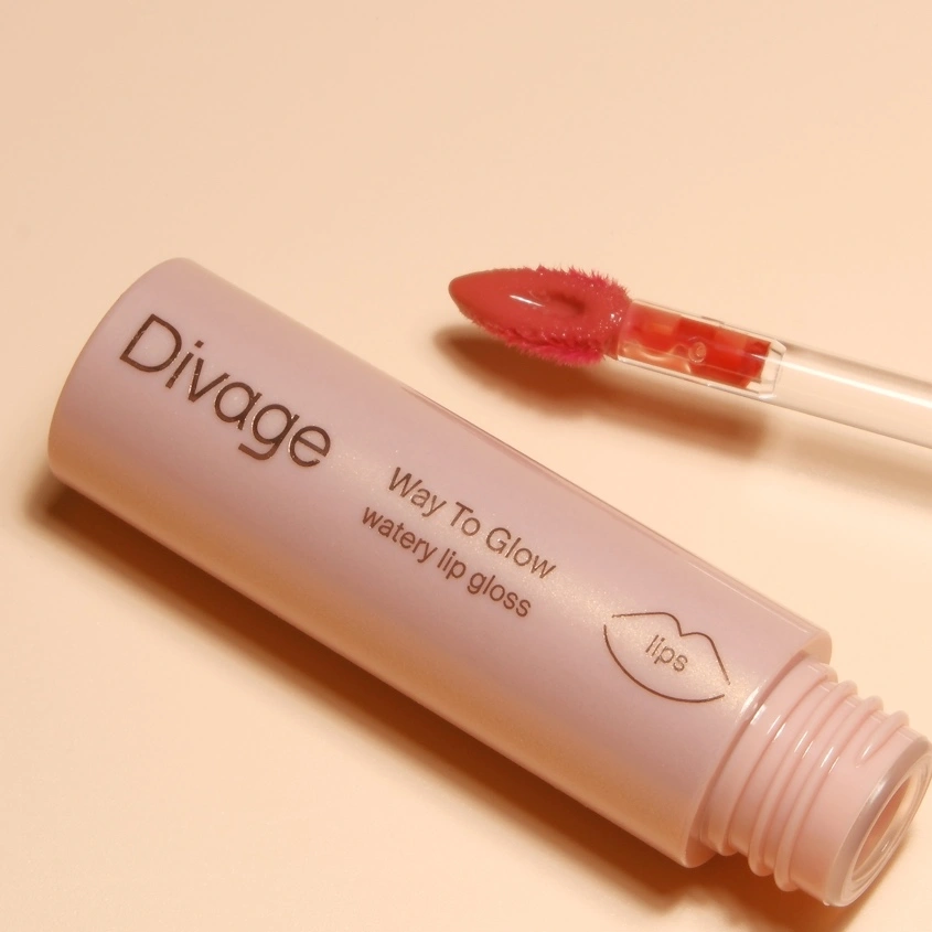 Блеск для губ `DIVAGE` WAY TO GLOW глянцевый тон 01 Peach pulp