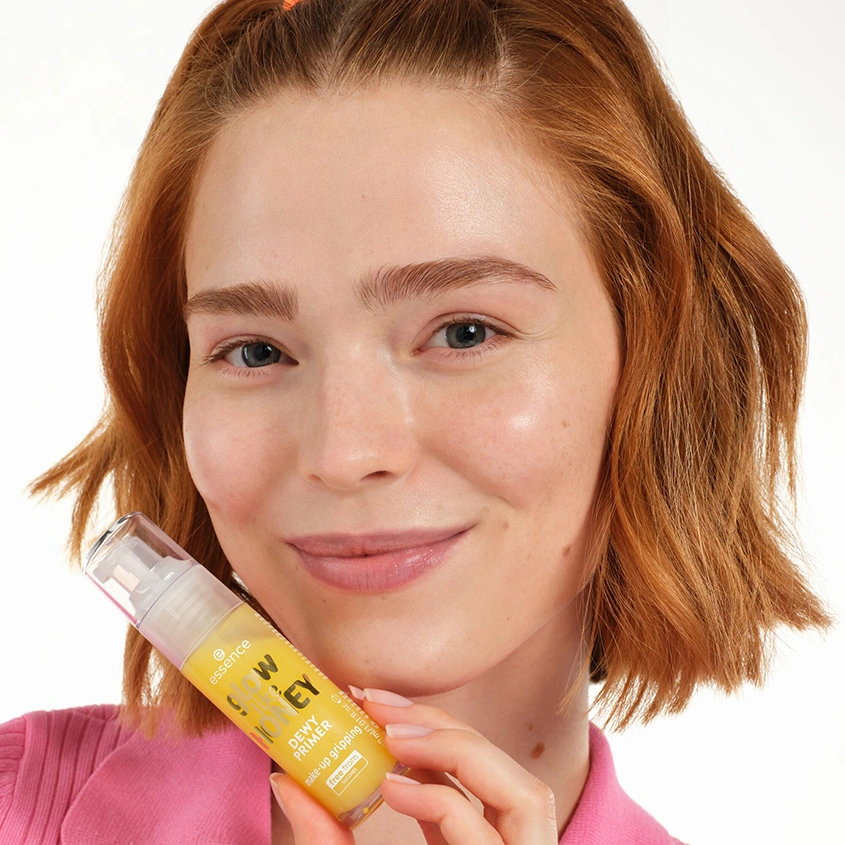 Праймер для лица `ESSENCE` GLOW LIKE HONEY с эффектом естественного сияния