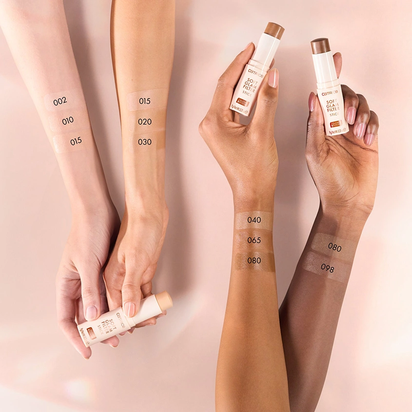 Стик для лица `CATRICE` SOFT GLAM FILTER с эффектом сияния тон 020 Light Medium