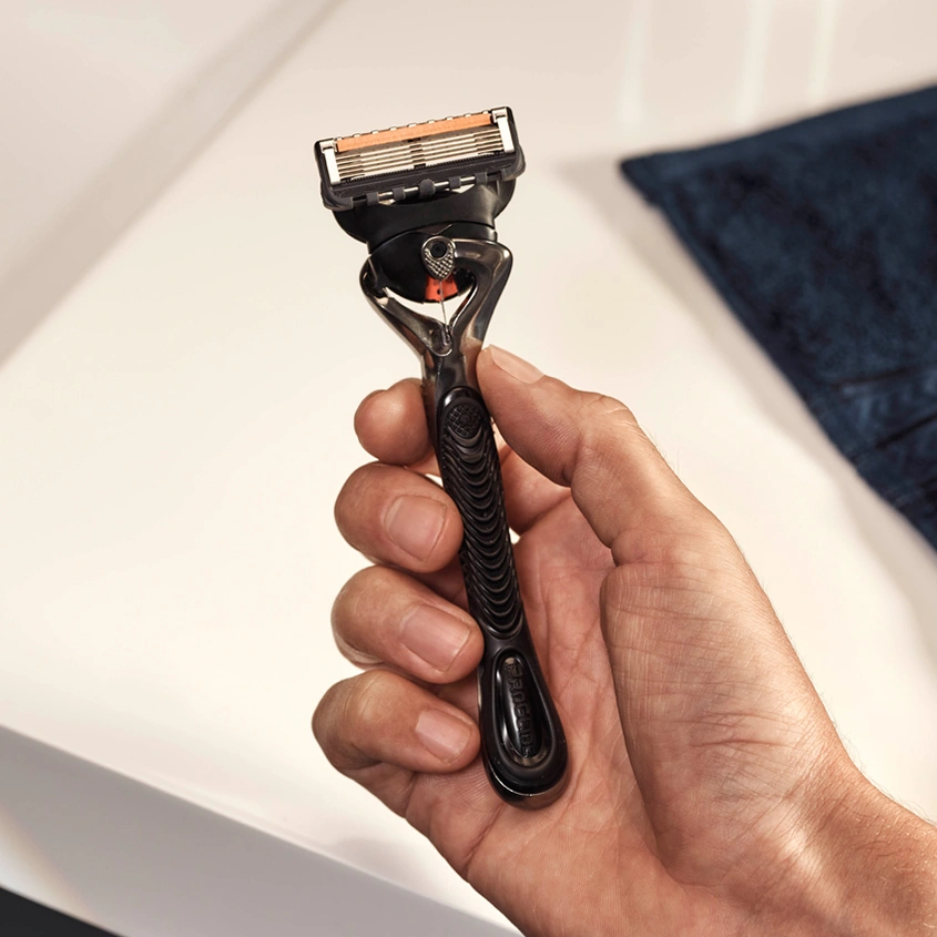 Станок для бритья `GILLETTE` `FUSION` PROGLIDE FLEXBALL с 3 сменными кассетами